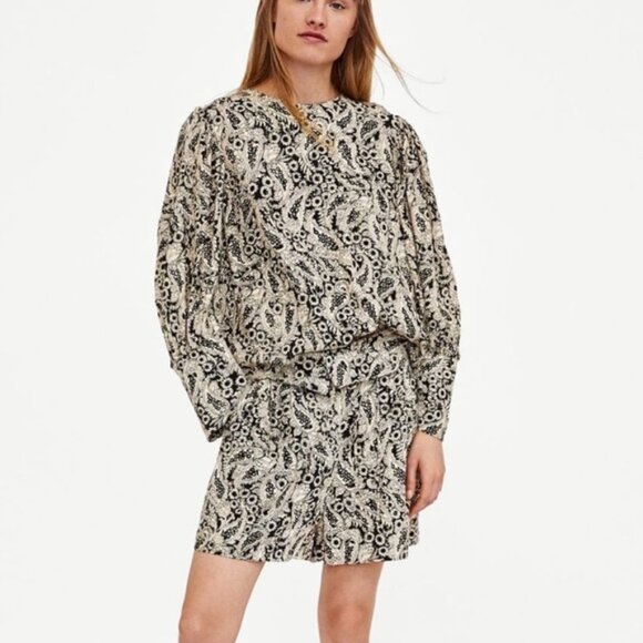 Zara Shimmery Paisley Print Shorts M & Puff Sleeve Top XS - Picture 4 of 17
